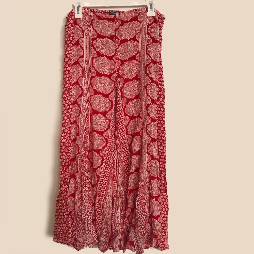 Earthbound Trading Co Red & White Wide Leg Cropped Size L